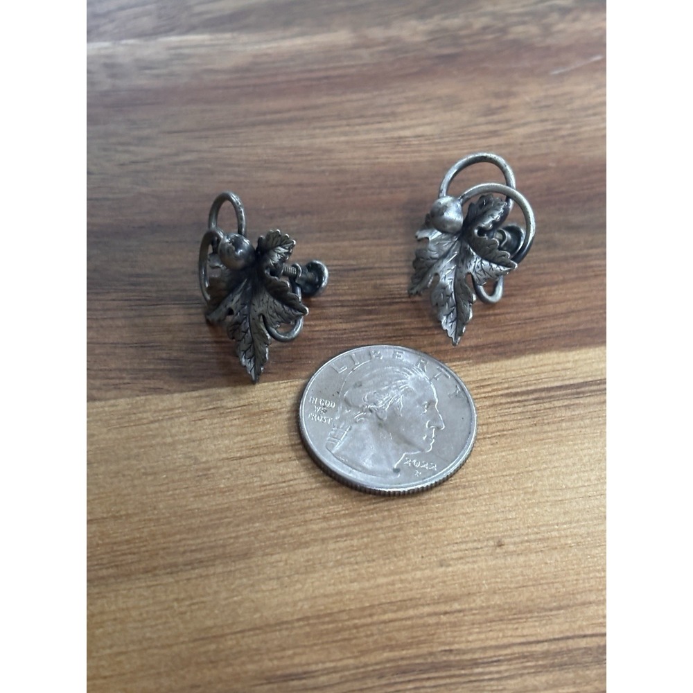 Vintage Sterling Silver Screwback Leaf Earrings - Picture 8 of 9
